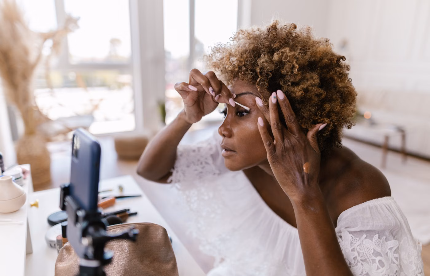 Desk-to-Dinner Lip Colors That Survive Real Life
