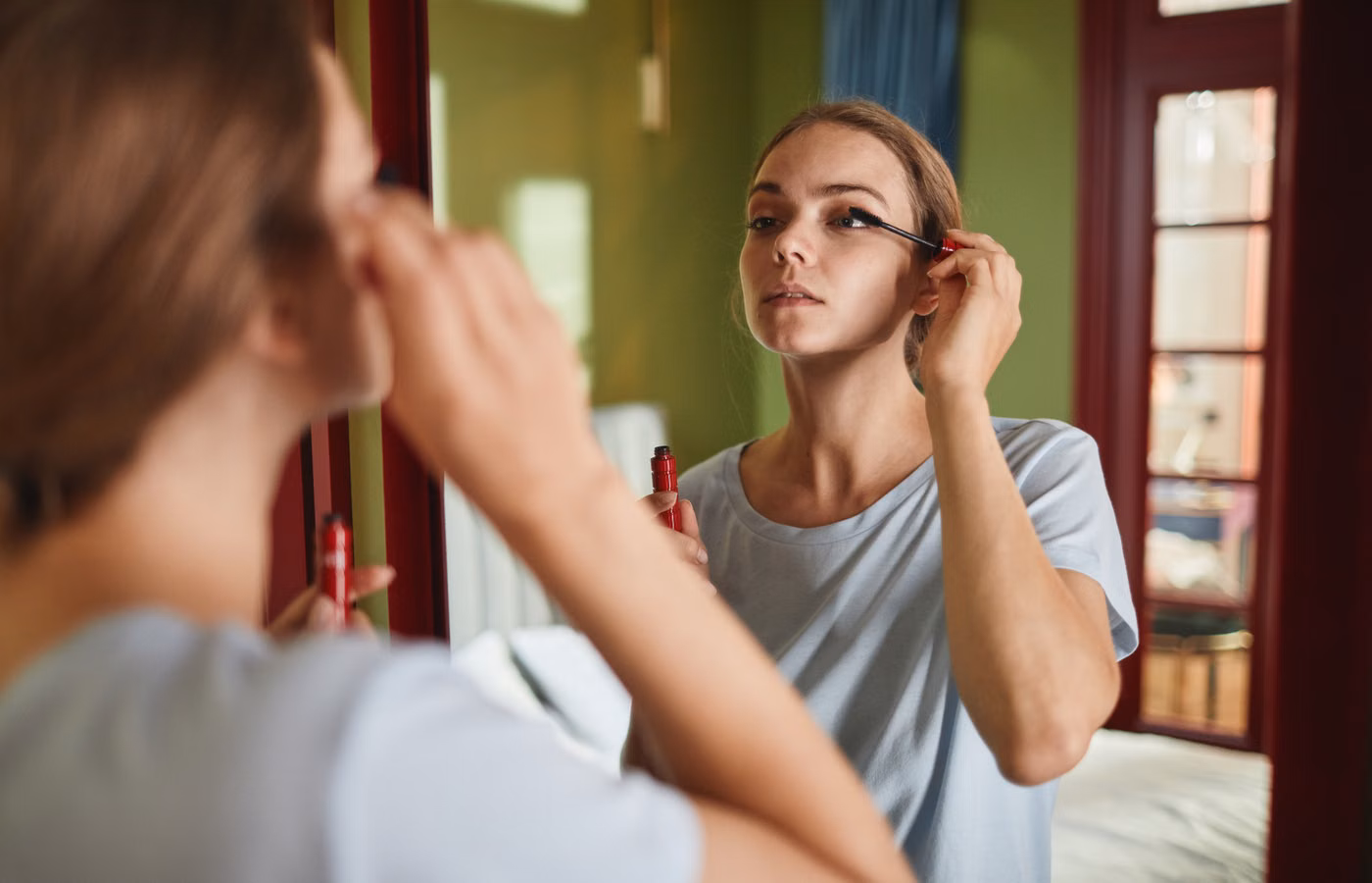 The Morning Makeup Routine That Works for a 20-Minute Commute